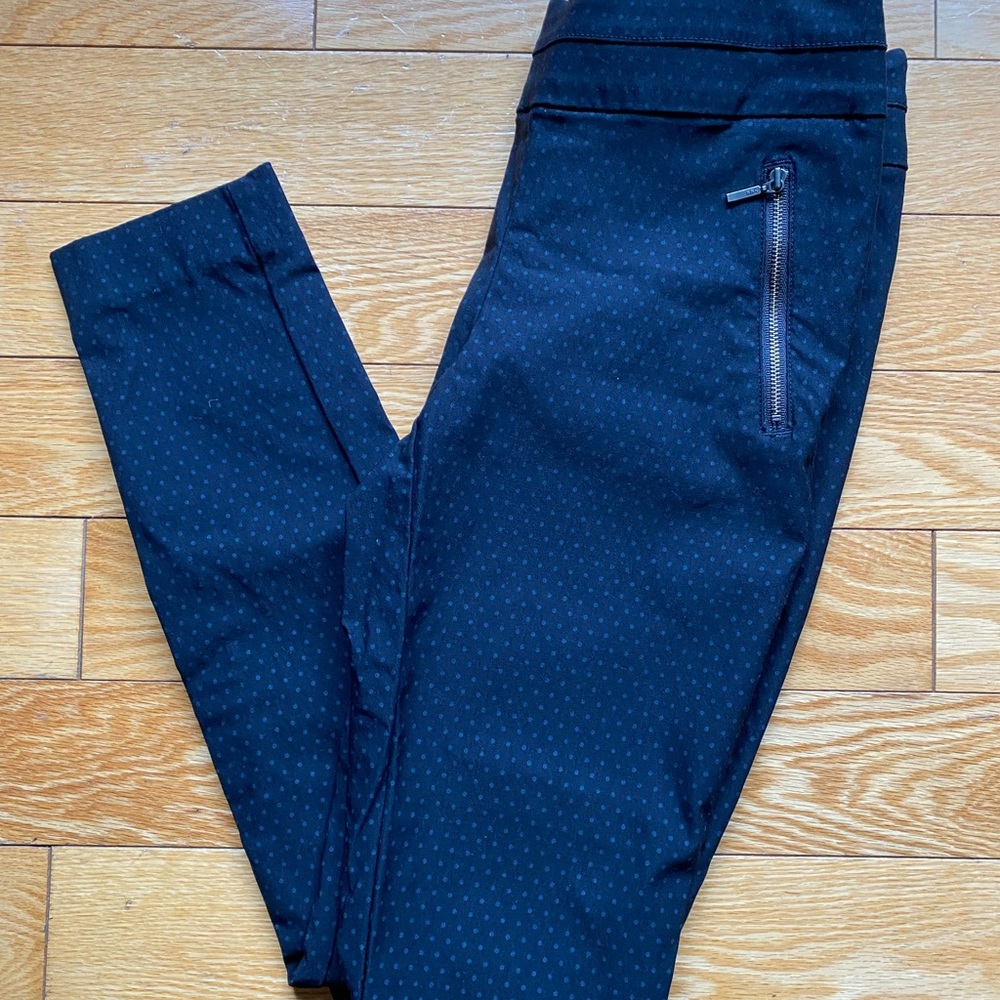 Black Maurices ankle skinny pants. Size S. Excellent condition.